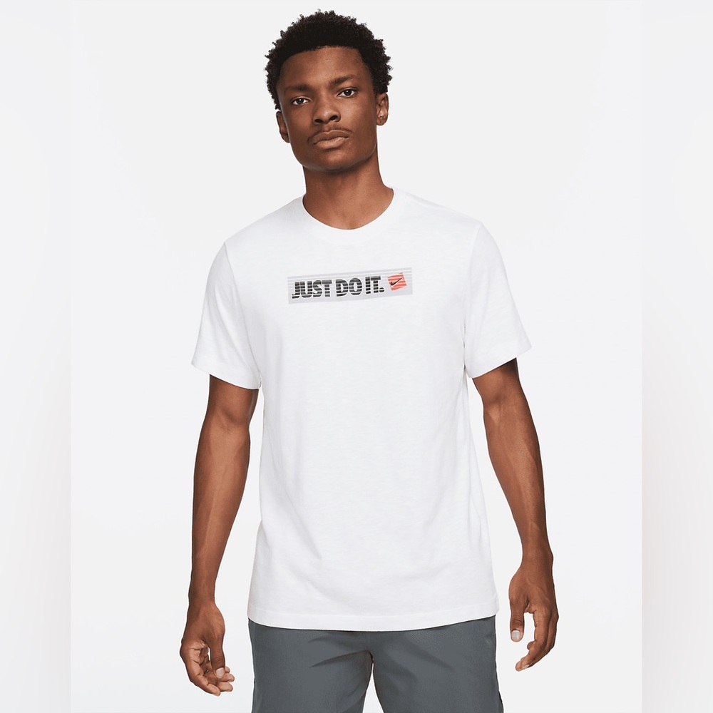 Nike Dri-Fit Men’s Graphic Training T-Shirt